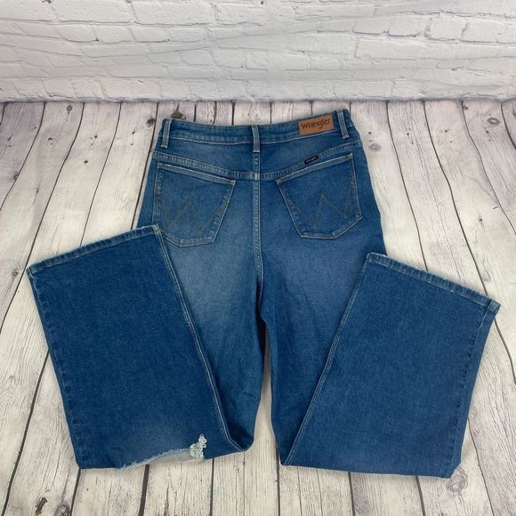 Wrangler Women’s Distressed High Rise Wide Leg Jeans Size  6 - Picture 6 of 8